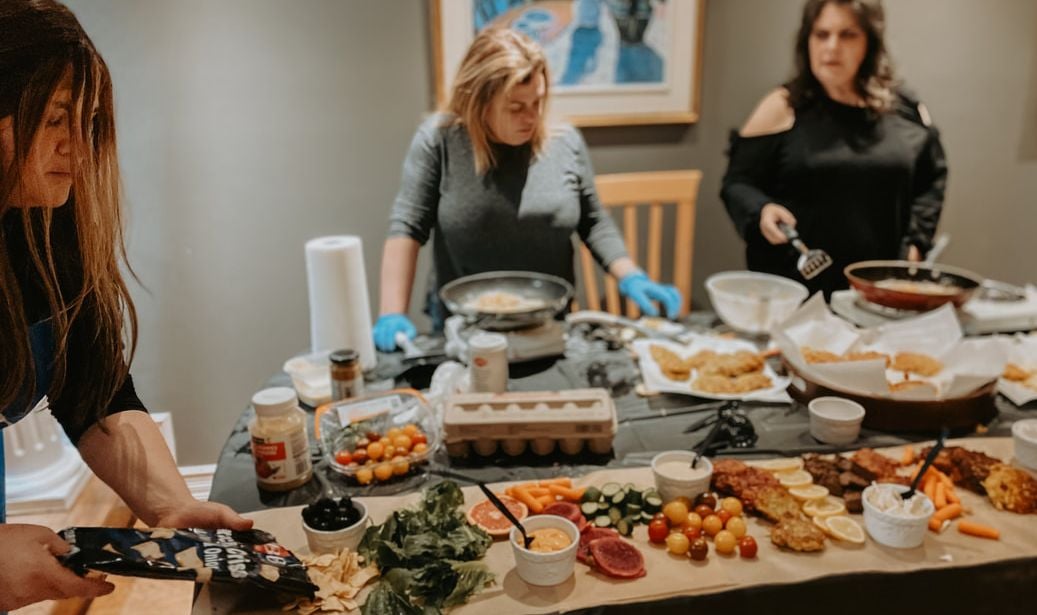 Bassy Mendelsohn preparing food for the community